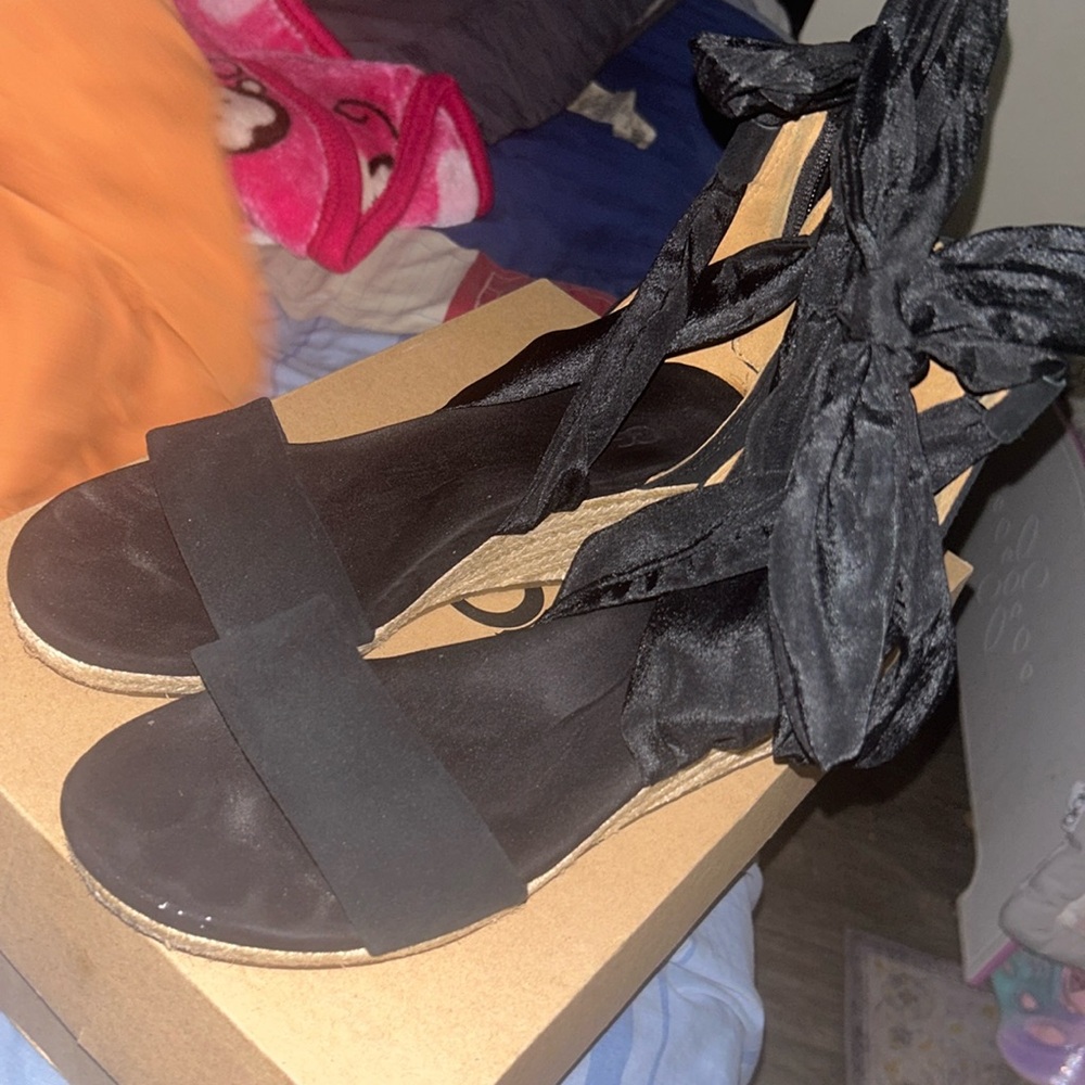 Ugh black tye up wedge Sandle